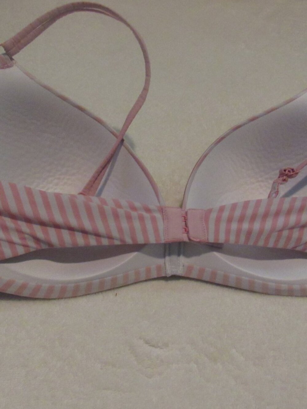 Victoria's Secret No Wire Bra Pink/White Size 38C USED - Picture 3 of 4